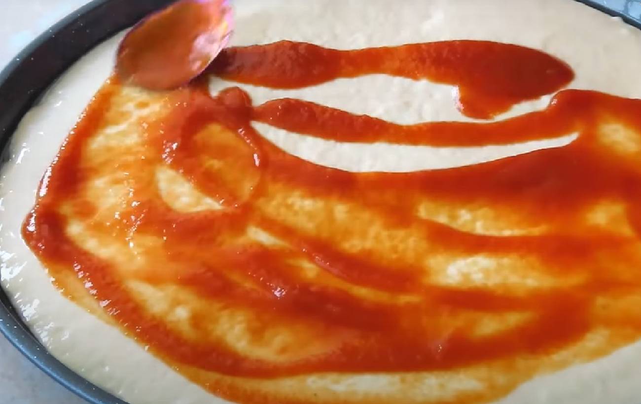 Домашня піца на бездріжджовому тісті: рецепт смачної вечері за 35 хвилин